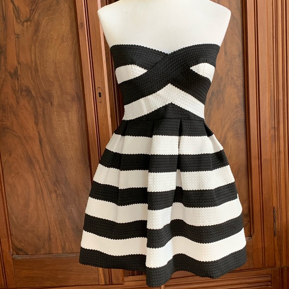 San Souci Strapless Dress Black/White Fit & Flare - Picture 4 of 6